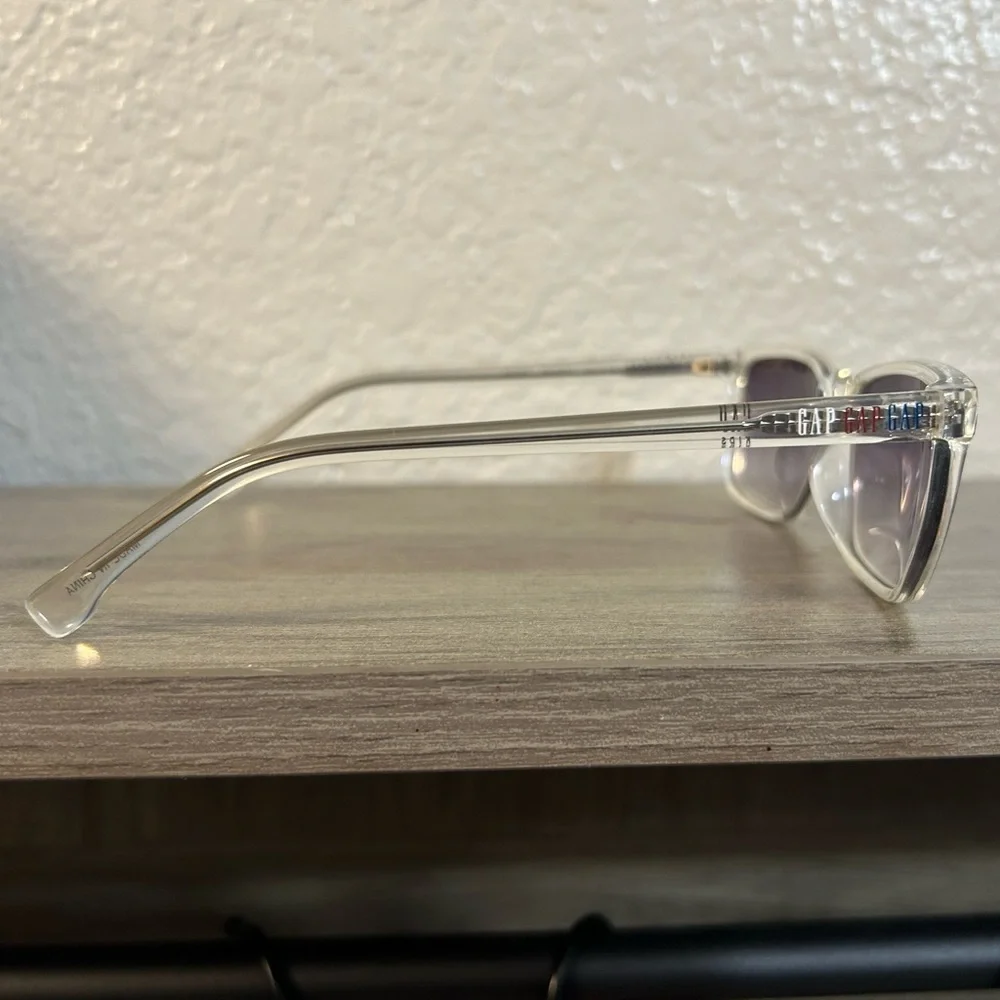 NWOT - GAP Sunglasses SGP200